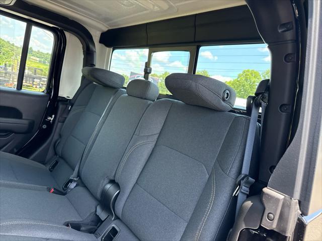 new 2025 Jeep Gladiator car, priced at $41,986
