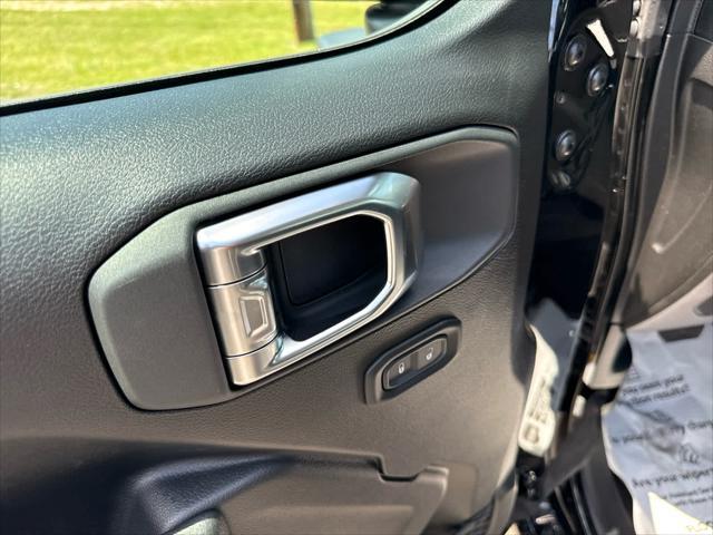 new 2025 Jeep Gladiator car, priced at $41,986