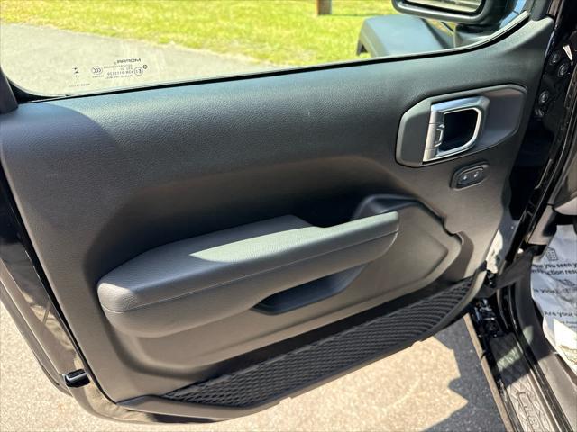 new 2025 Jeep Gladiator car, priced at $41,986