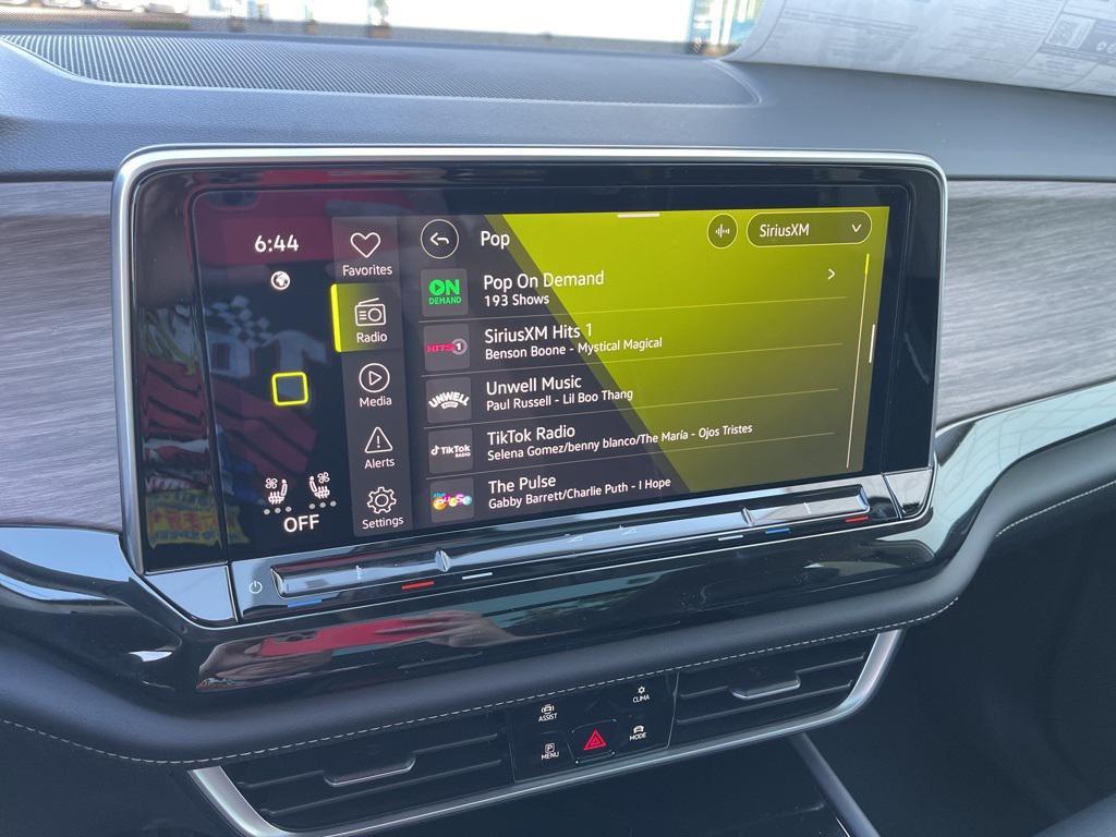 new 2026 Volkswagen Atlas car, priced at $54,618