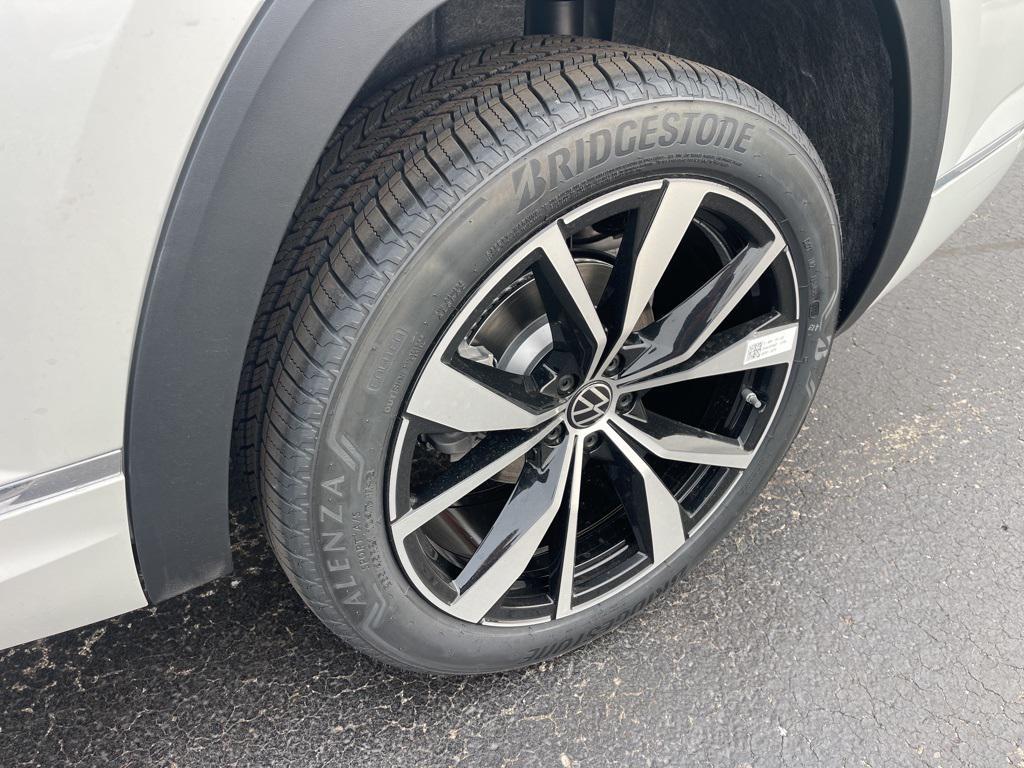 new 2026 Volkswagen Atlas car, priced at $54,118
