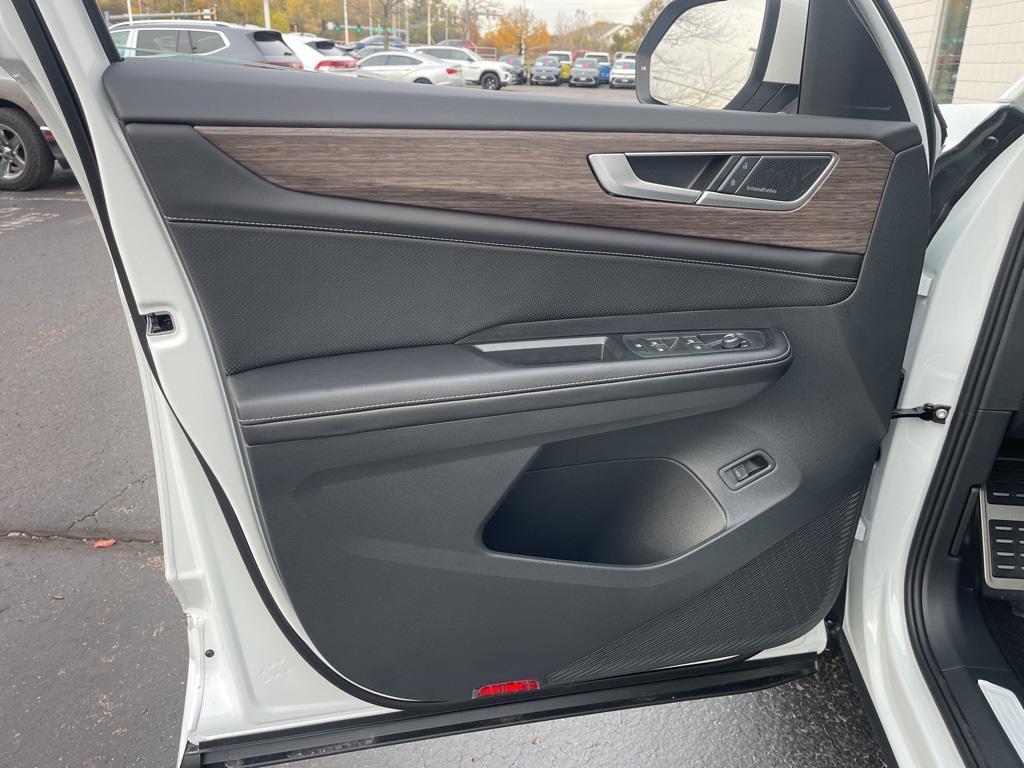 new 2026 Volkswagen Atlas car, priced at $54,118