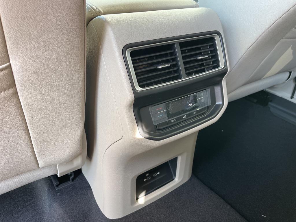 new 2026 Volkswagen Atlas car, priced at $40,745