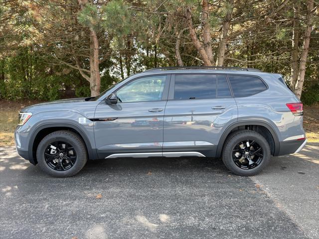 new 2024 Volkswagen Atlas car, priced at $42,922