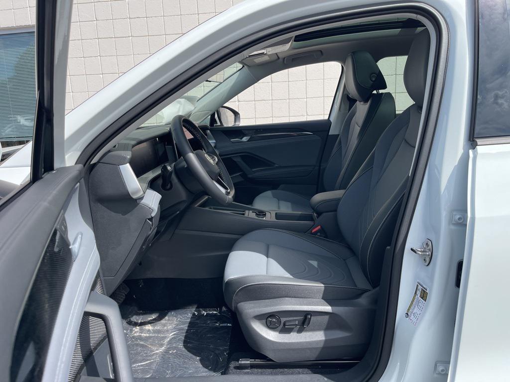 new 2025 Volkswagen Tiguan car, priced at $36,994