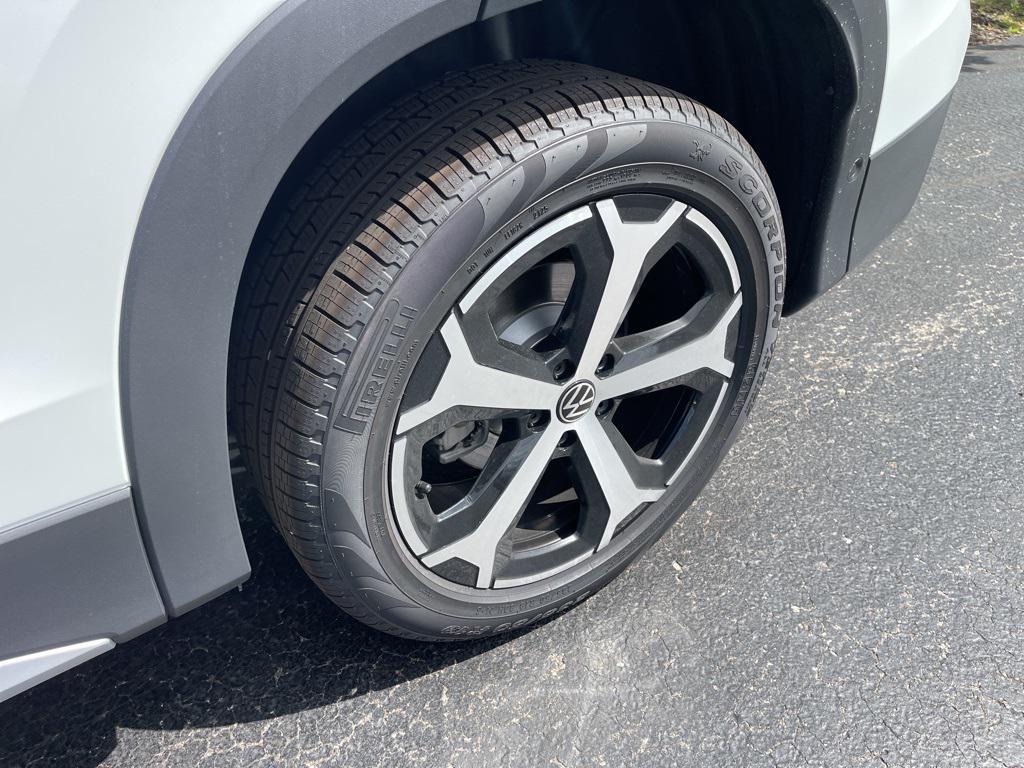 new 2025 Volkswagen Tiguan car, priced at $36,994