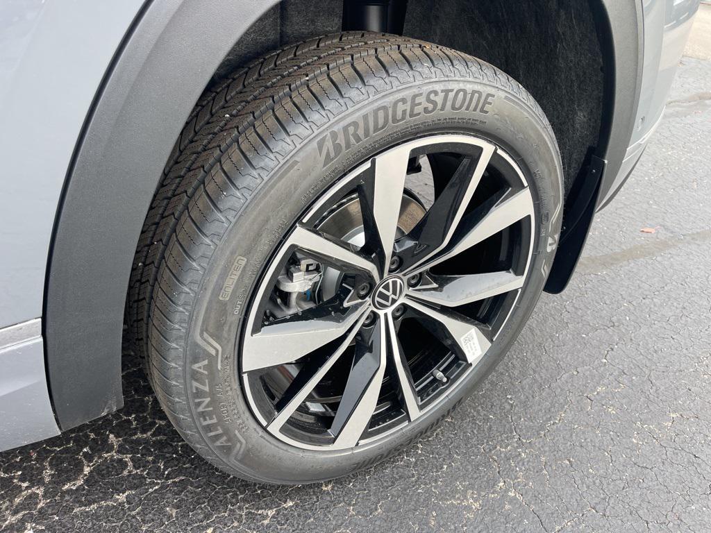 new 2026 Volkswagen Atlas Cross Sport car, priced at $52,197