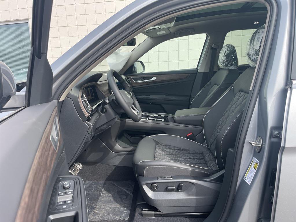 new 2025 Volkswagen Atlas car, priced at $50,411