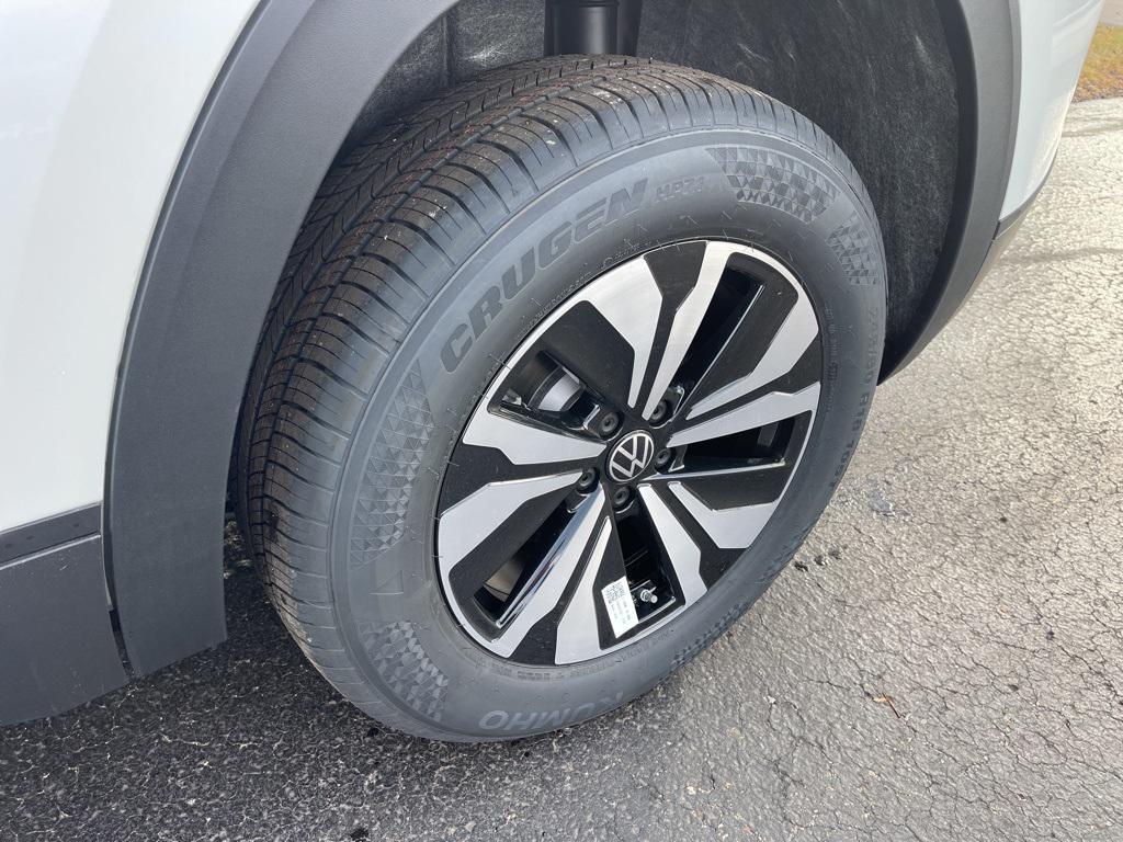 new 2026 Volkswagen Atlas Cross Sport car, priced at $39,205