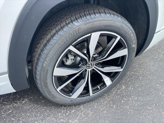 new 2025 Volkswagen Atlas car, priced at $51,985