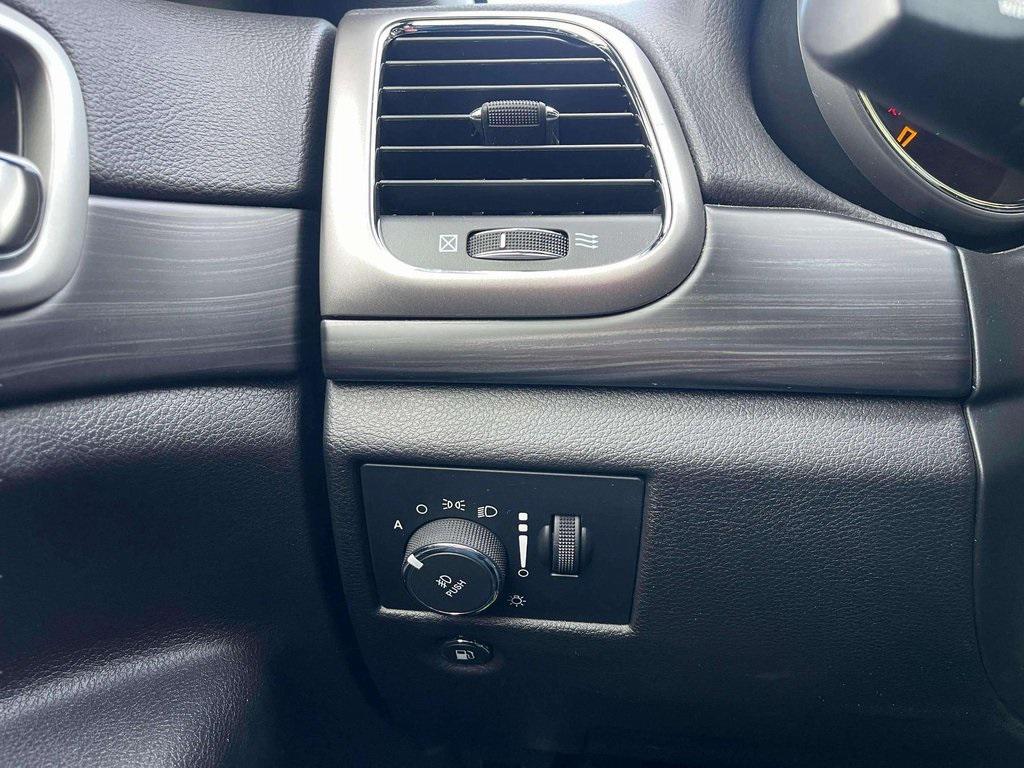 used 2021 Jeep Grand Cherokee car, priced at $29,237