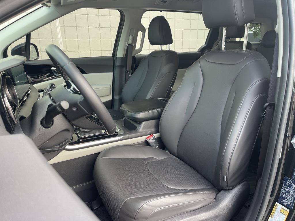 used 2024 Kia Carnival car, priced at $39,745