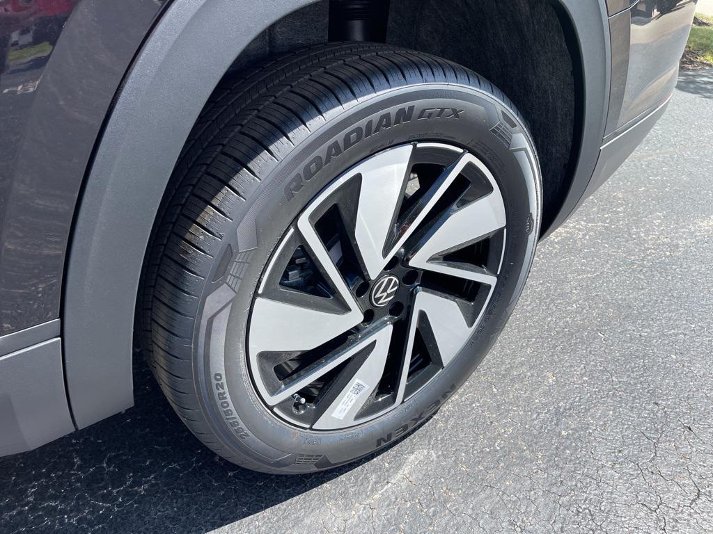 new 2026 Volkswagen Atlas car, priced at $49,336