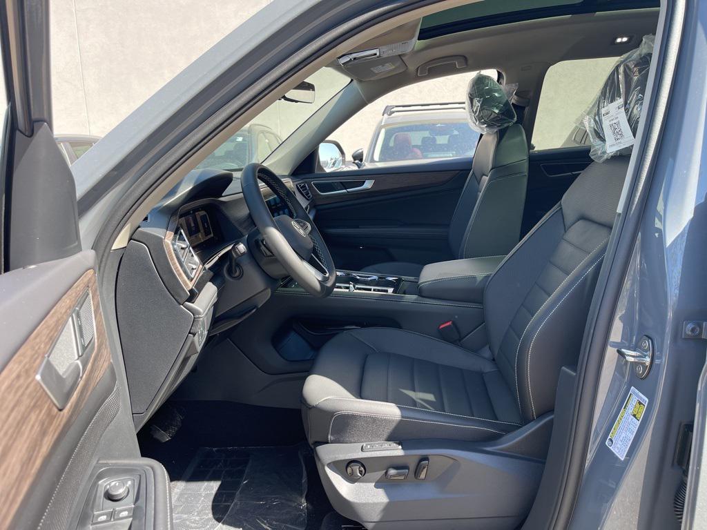 new 2025 Volkswagen Atlas car, priced at $46,607