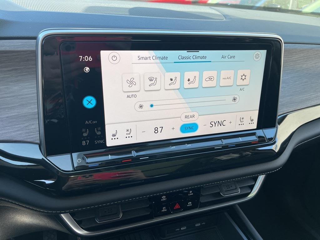 new 2025 Volkswagen Atlas car, priced at $46,607