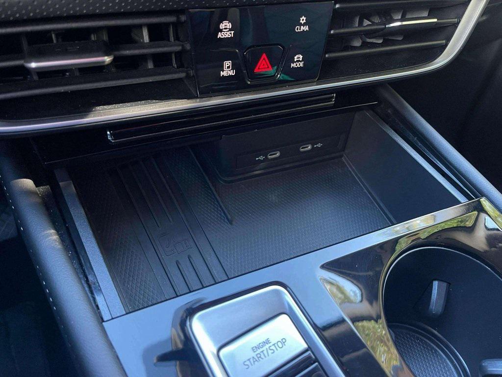 used 2025 Volkswagen Atlas car, priced at $34,568