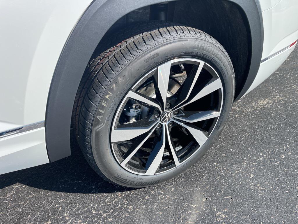 new 2026 Volkswagen Atlas car, priced at $54,618