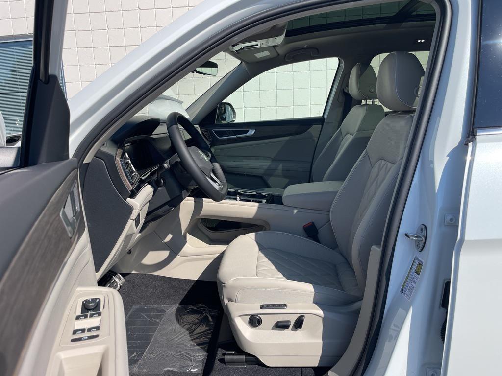new 2026 Volkswagen Atlas car, priced at $54,618