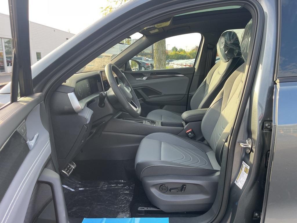 new 2025 Volkswagen Tiguan car, priced at $37,437