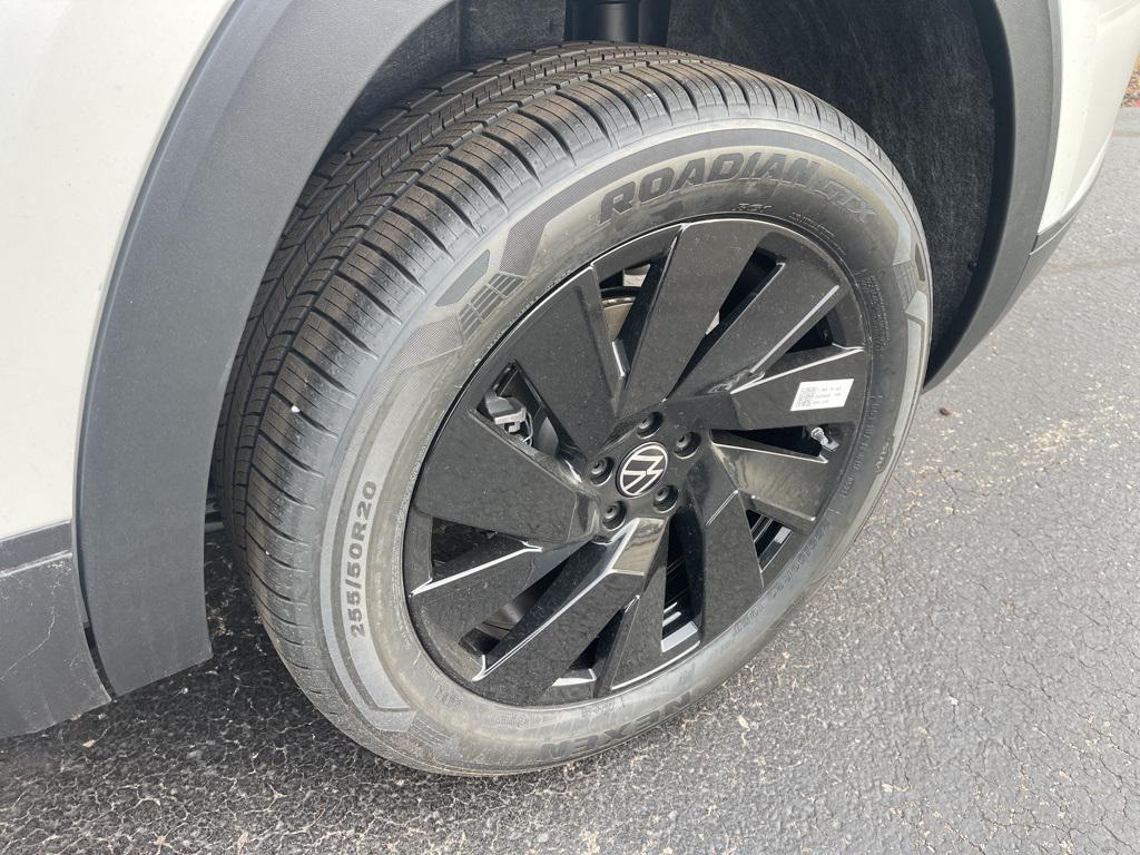 new 2026 Volkswagen Atlas Cross Sport car, priced at $45,052