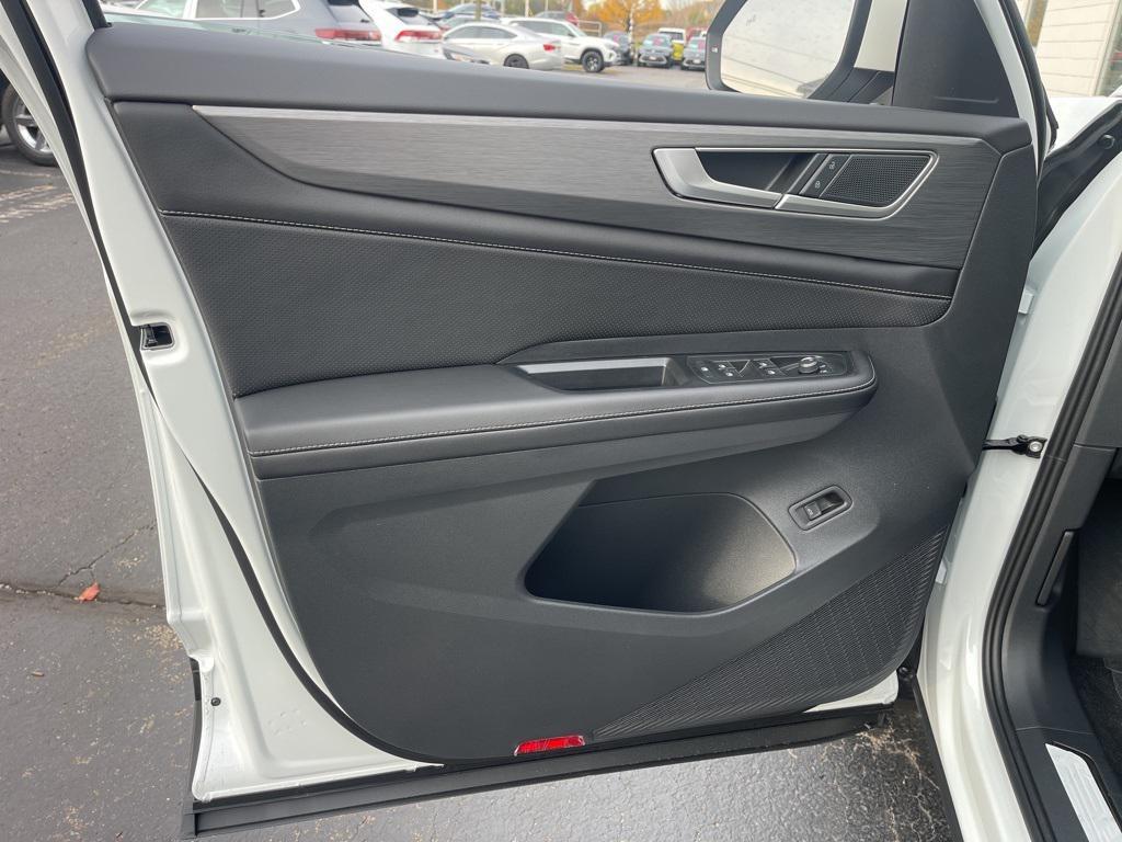 new 2026 Volkswagen Atlas Cross Sport car, priced at $45,052