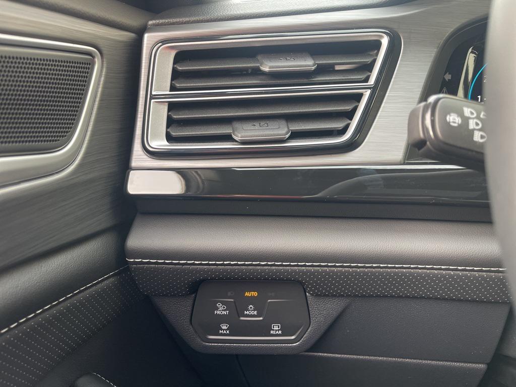 new 2026 Volkswagen Atlas Cross Sport car, priced at $45,052