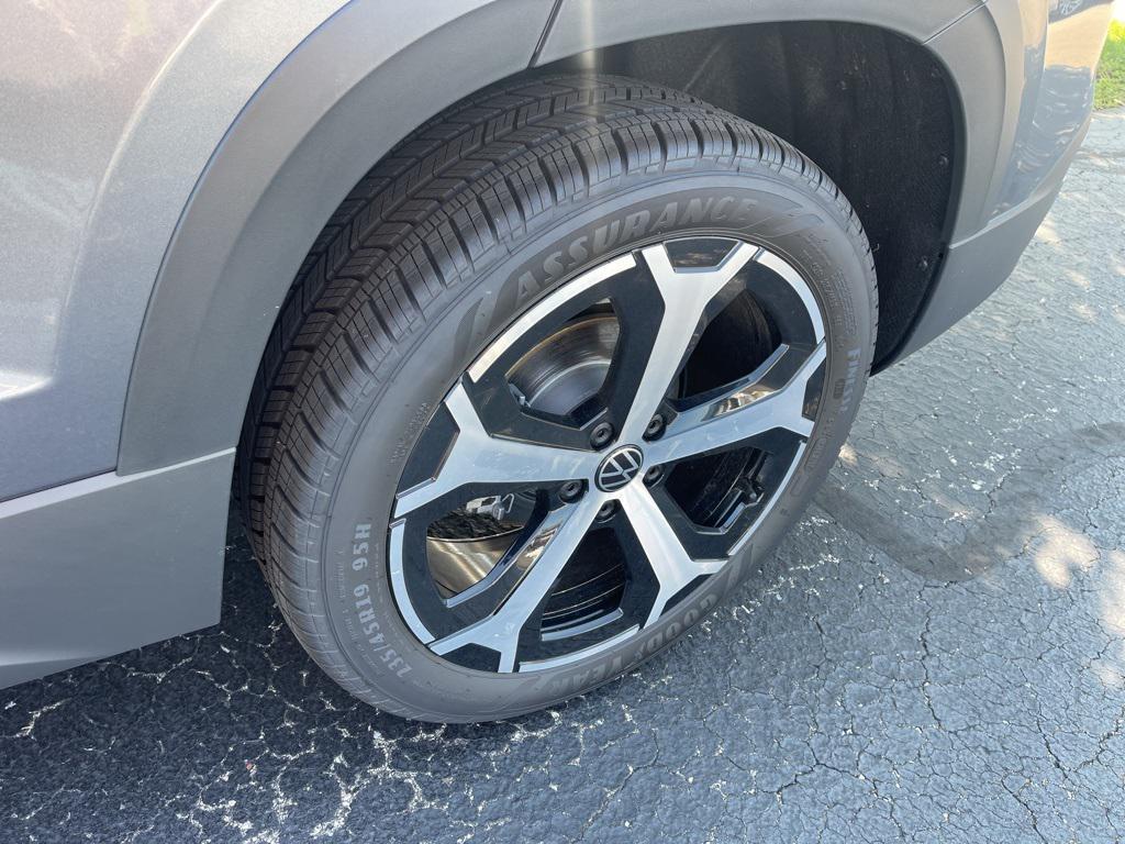 new 2025 Volkswagen Taos car, priced at $31,200