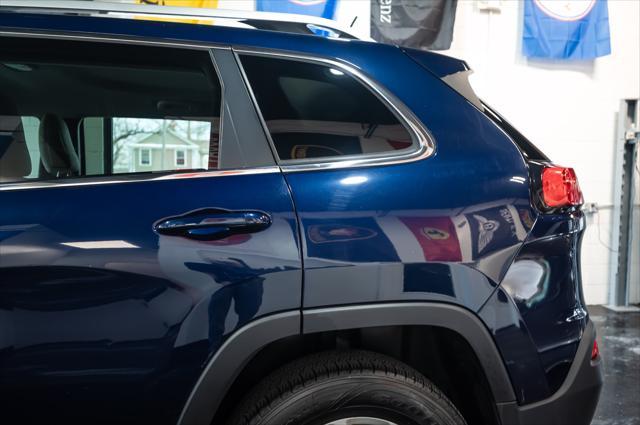 used 2015 Jeep Cherokee car, priced at $10,800