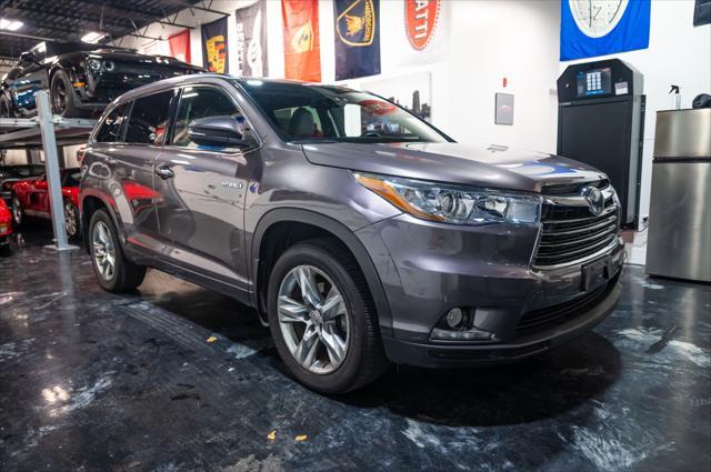 used 2015 Toyota Highlander Hybrid car, priced at $25,999