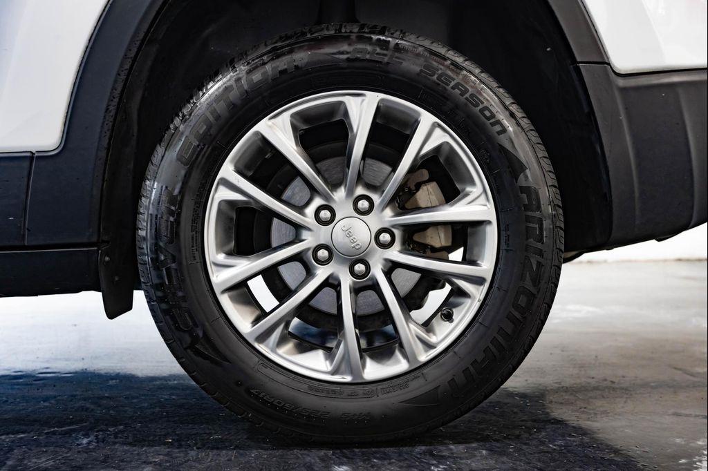 used 2019 Jeep Cherokee car, priced at $10,999