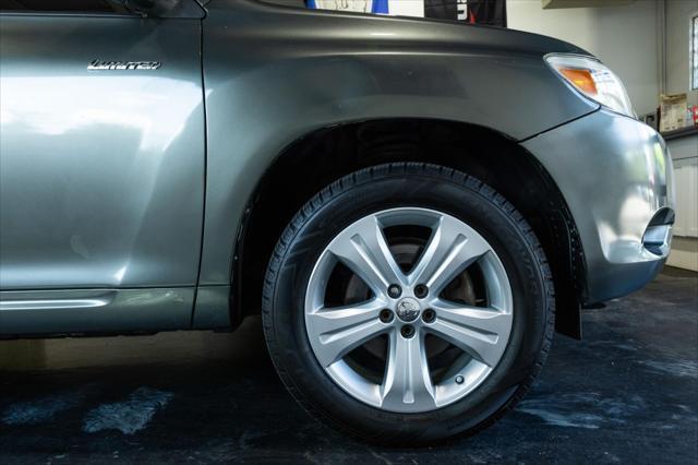 used 2008 Toyota Highlander car, priced at $8,800