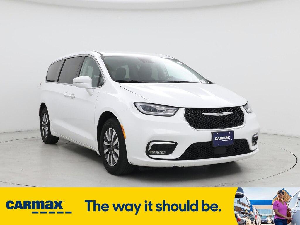used 2022 Chrysler Pacifica Hybrid car, priced at $25,998