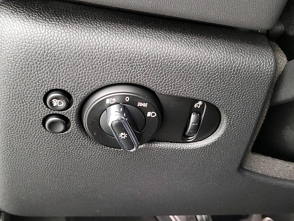 used 2023 MINI SE Hardtop car, priced at $22,998