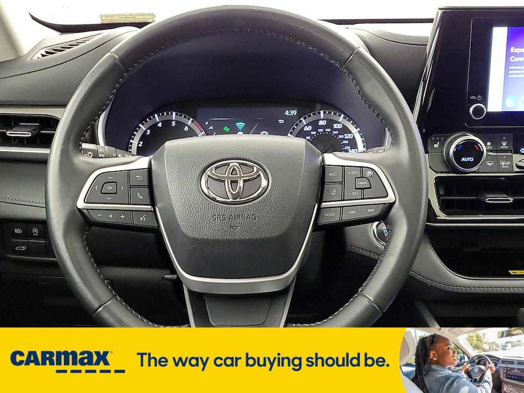 used 2023 Toyota Highlander car, priced at $39,998