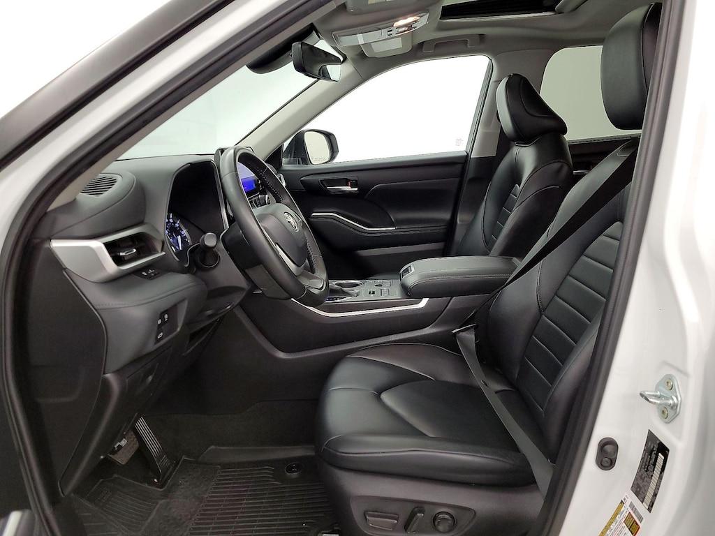 used 2023 Toyota Highlander car, priced at $39,998