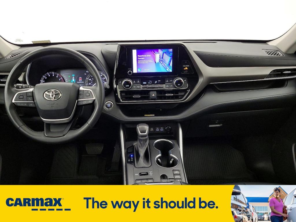 used 2023 Toyota Highlander car, priced at $39,998