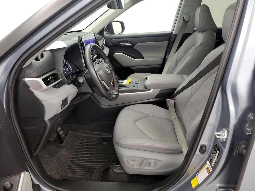 used 2023 Toyota Highlander car, priced at $42,998