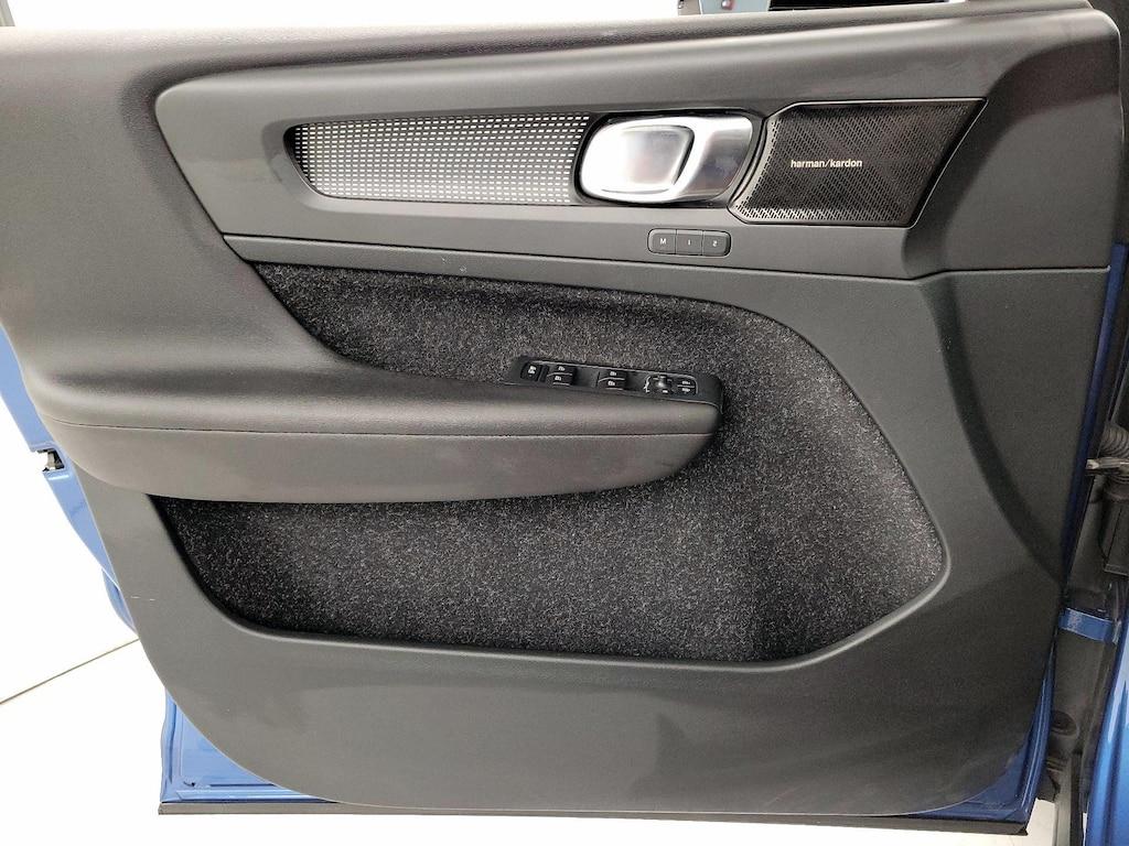 used 2020 Volvo XC40 car, priced at $26,998