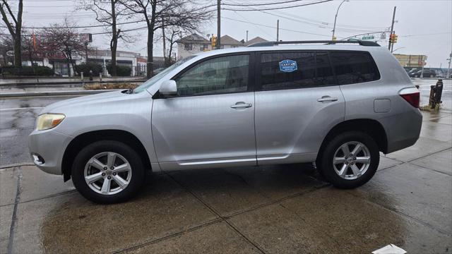 used 2009 Toyota Highlander car, priced at $13,990