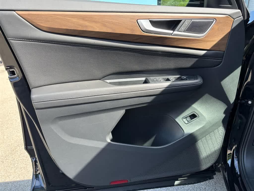 new 2025 Volkswagen Atlas car, priced at $47,235