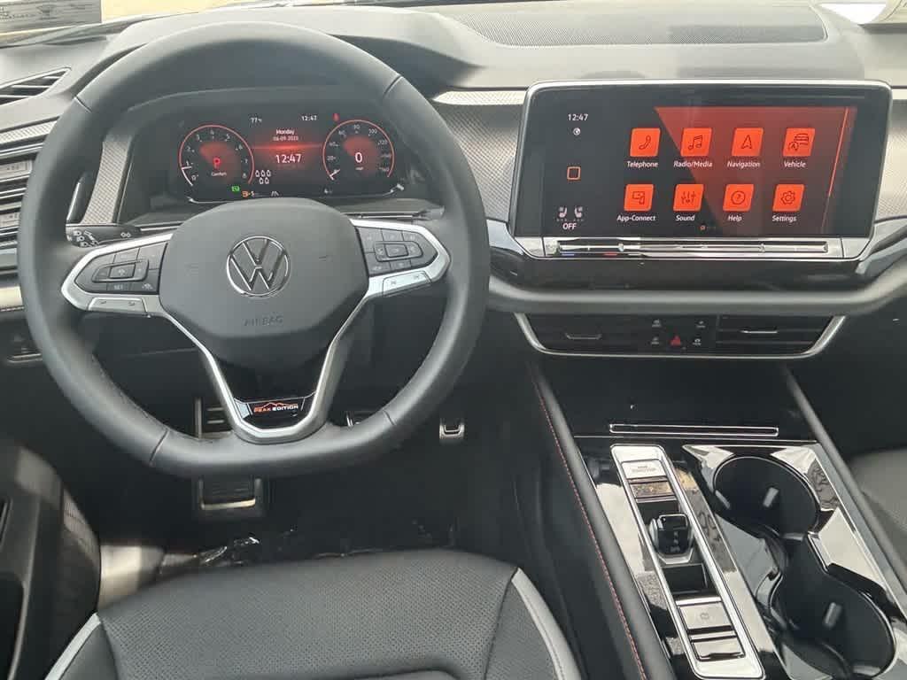 new 2025 Volkswagen Atlas car, priced at $49,561