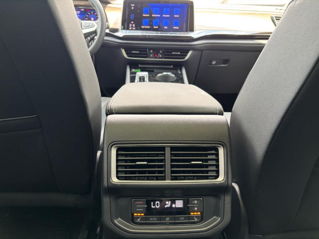 new 2025 Volkswagen Atlas car, priced at $48,096