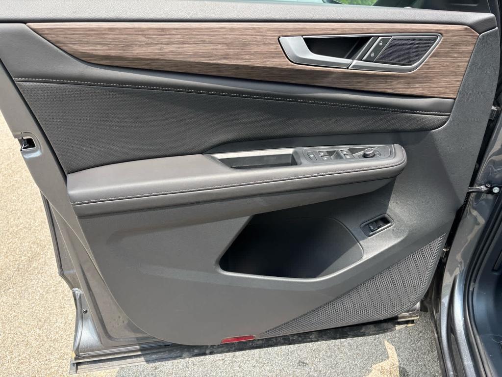 new 2025 Volkswagen Atlas car, priced at $48,096