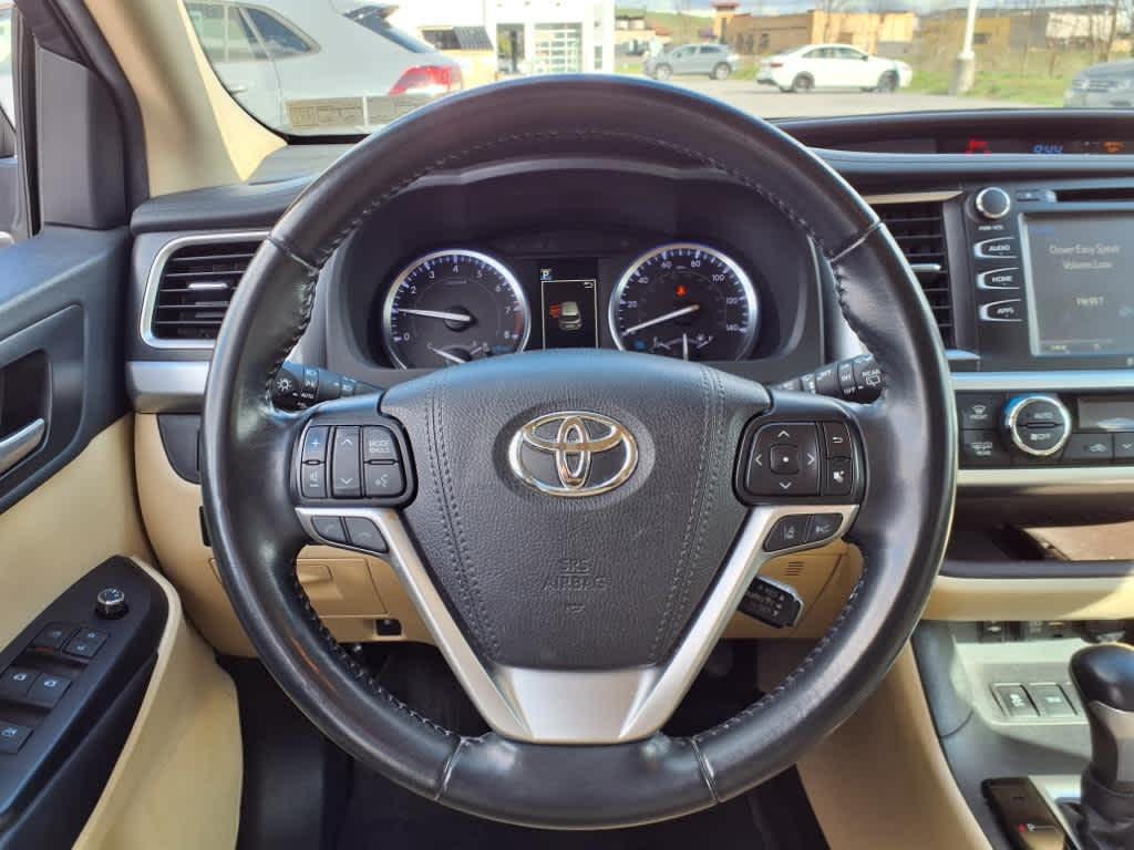used 2019 Toyota Highlander car, priced at $22,685