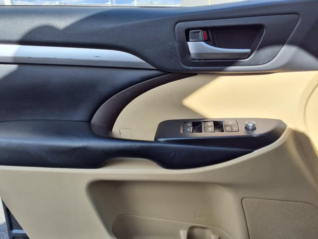 used 2019 Toyota Highlander car, priced at $22,685