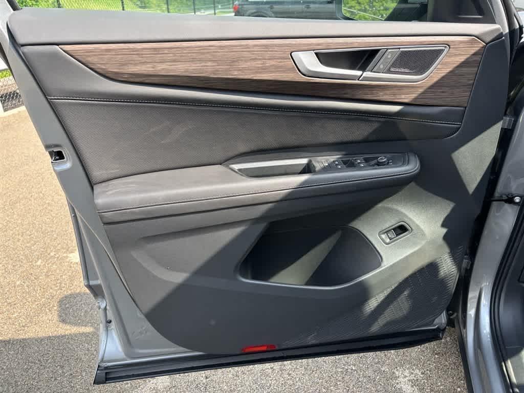 new 2025 Volkswagen Atlas car, priced at $56,016