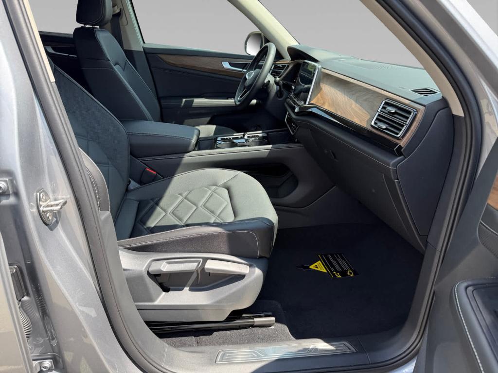 new 2025 Volkswagen Atlas car, priced at $45,672