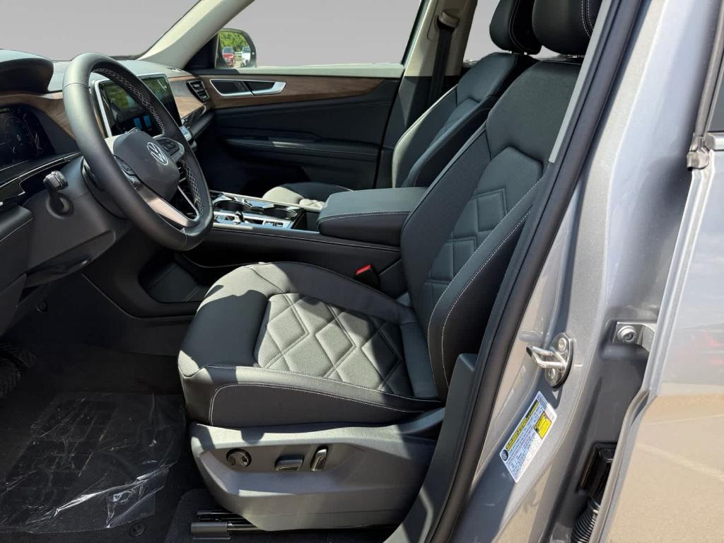 new 2025 Volkswagen Atlas car, priced at $45,672