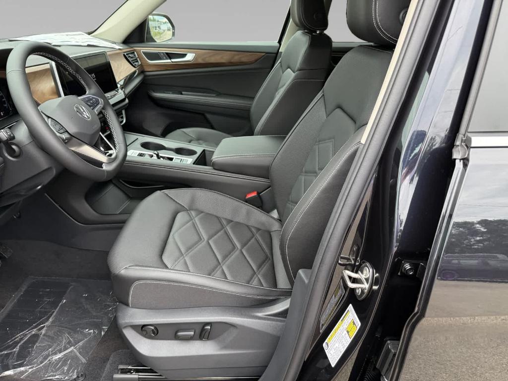 new 2025 Volkswagen Atlas car, priced at $39,302