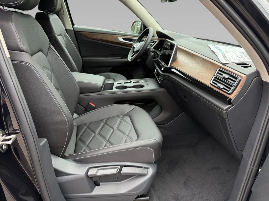 new 2025 Volkswagen Atlas car, priced at $39,302